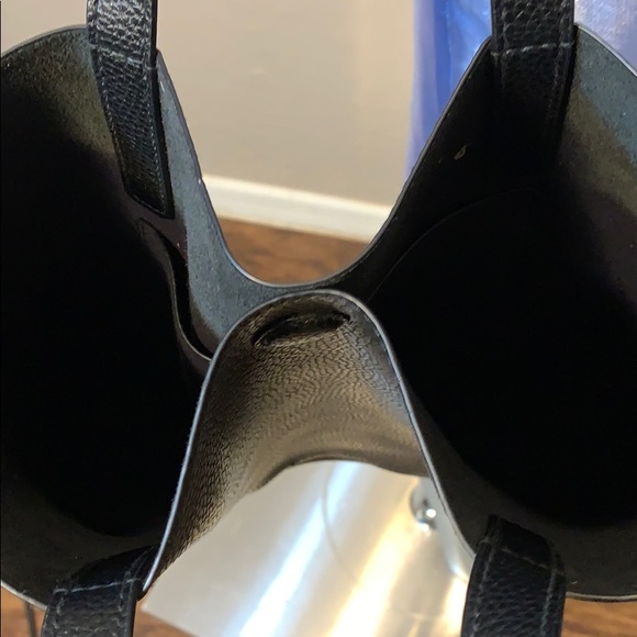 Tote with central magnet button for easy closing - Picture 4 of 8